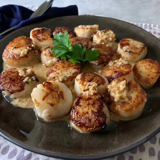 Seared Scallops with Garlic Sauce